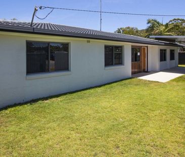 Beachside lifestyle with tropical oasis - Photo 1