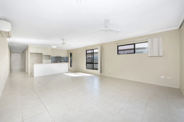 27 Sanctum Boulevard, Mount Low. - Photo 1