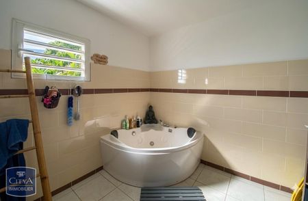 Location Maison 5 pièces 119m² RAVINE DES CABRIS 97432 - Photo 5