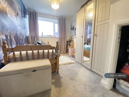 4 bedroom terraced house to rent - Photo 4