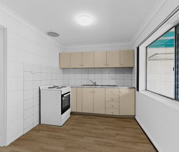 Renovated 1-Bedroom + Study Apartment with Ocean Glimpses - Photo 5