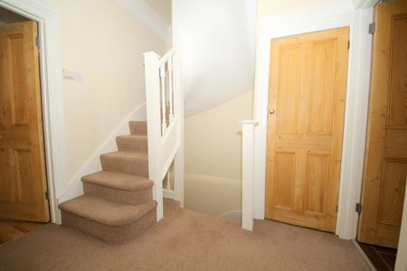 2 bedroom maisonette to rent - Photo 2