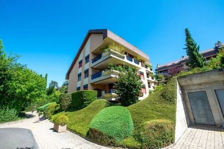 Appartement de 2 pièces meublé au rez-inférieur avec grand balcon - Photo 2