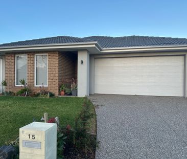 Cranbourne East - Photo 5