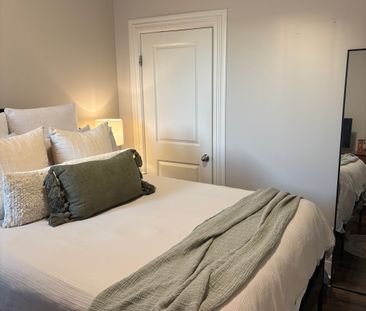 Beautifully renovated 2 bedroom apartment. - Photo 2