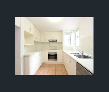 Quiet & Comfortable Townhouse on Waverley Street - Photo 6