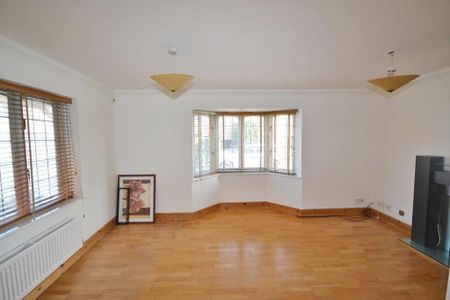 3 bedroom detached house to rent - Photo 2