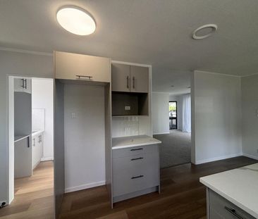 Modern three bedroom home in Springvale - Photo 1