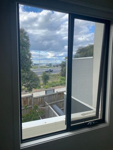 Cranbourne - Photo 2