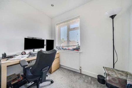 Ellsworth Road, High Wycombe, HP11 - Photo 3