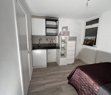 Studio to rent - Photo 2