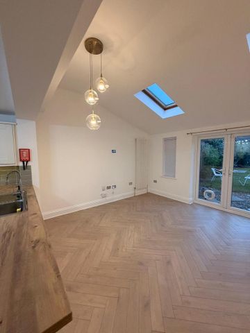 3 bedroom semi-detached house to rent - Photo 4