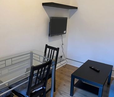 1 Bed Flat, Bath Street, NG1 - Photo 2