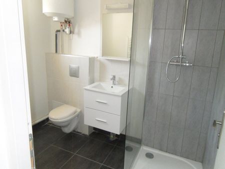 Location Appartement 2 pièces 33m² ST ANDRE LES VERGERS 10120 - Photo 2