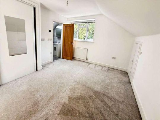 Kentwood Hill, Tilehurst, Reading, Berkshire, RG31 - Photo 1