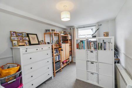 Maple Road, Surbiton - 2 bedrooms Property for lettings - Seymours - Photo 2