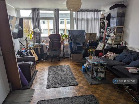 1 bedroom in a flat share to rent - Photo 4