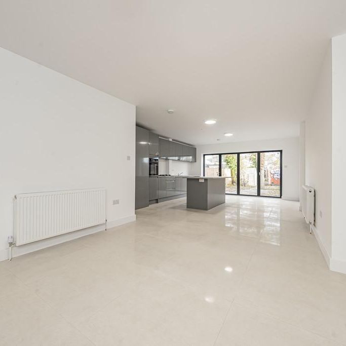 5 bedroom semi-detached house to rent - Photo 1