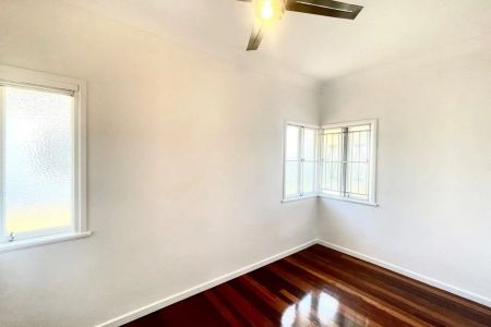 Charming Family Home with Spacious Living and Outdoor Entertaining – Everton Park - Photo 4