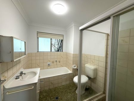 4/18 Bringelly Road, Kingswood NSW - Photo 2