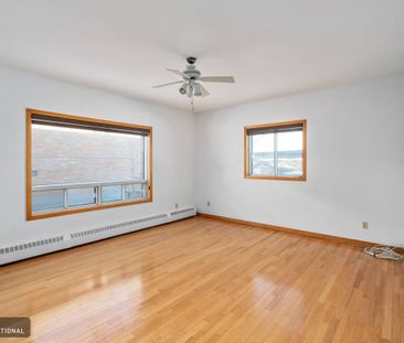 House for rent in Côte-Des-Neiges | Semi-furnished duplex - Photo 2