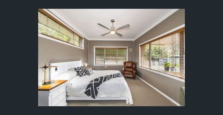 Executive Family Home By The River - Photo 2