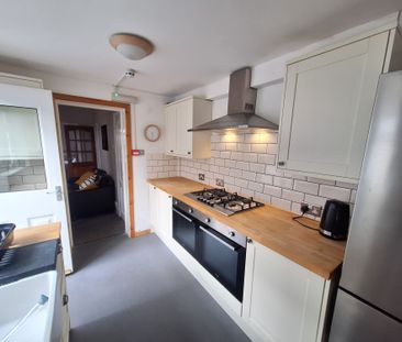 4 bedroom house - Photo 3