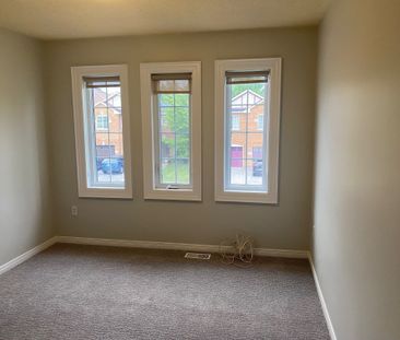 For Lease - 2351 Newcastle Crescent, Oakville, Ontario - Photo 4