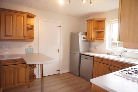 3 bedroom detached house to rent - Photo 2