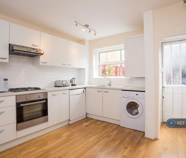 4 bedroom end of terrace house to rent - Photo 6