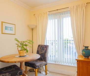 1 bed Apartment To Let - Photo 3