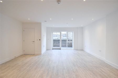Carter Jonas have already secured tenants for this property. To find out how we can assist you in securing the best quality tenants as quickly as possible, please call our office on 01223 403330. - Photo 2