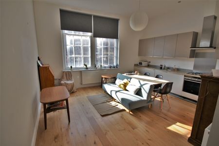 One-Bedroom Apartment - Photo 3