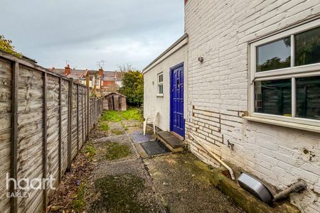 4 bedroom terraced house to rent - Photo 5
