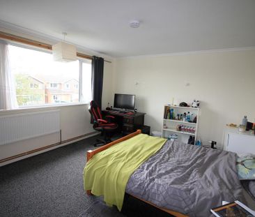 6 bedroom detached house to rent - Photo 5