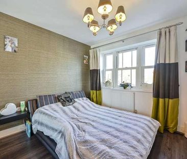 Bader Way, Roehampton, SW15 - Photo 3