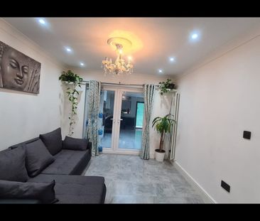 3 Bed Terraced House, Warden Avenue, HA2 - Photo 4