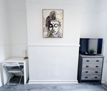 Room in a Shared House, Chirkdale Street, L4 - Photo 5