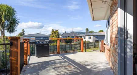 Gorgeous Sunny Home - Photo 5