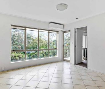 Spacious 3 Bedroom Apartment - Photo 2