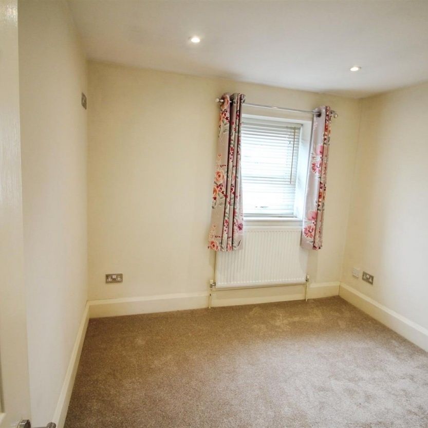 Main Street North, Aberford, Leeds - Photo 1