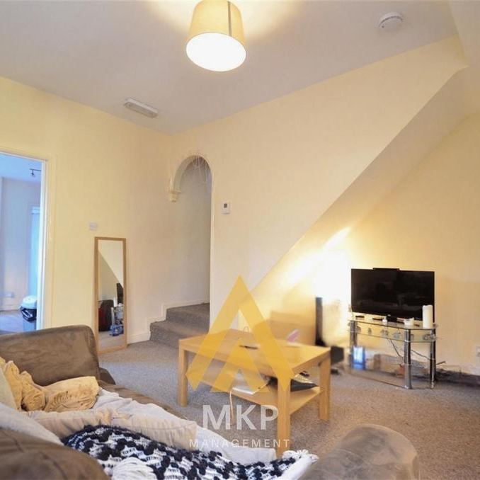 4 bedroom end of terrace house to rent - Photo 1