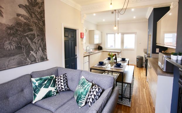 *Close to the Station**En-Suite Rooms**No Deposit* 5 - Photo 1