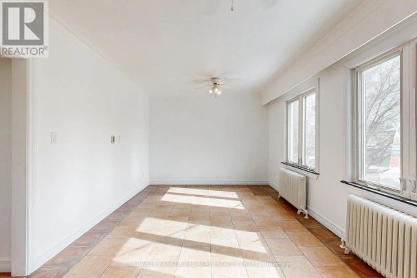 686A THE QUEENSWAY - Photo 1