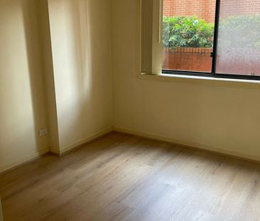 GROUND FLOOR UNIT! 2 minute walk to Shops & Station - Photo 2