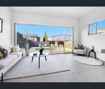 Luxury Living in Prime Kellyville Location For Rent - Photo 2