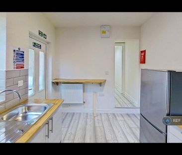 1 bedroom in a house share to rent - Photo 1