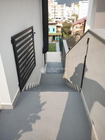 Casa com 3 quartos e 258m² para alugar em Carvoeira, Florianópolis. - Foto 4