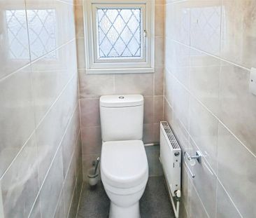 3 bedroom detached house to rent - Photo 2