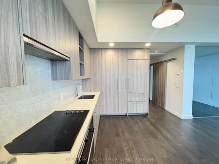 95 Mcmahon Drive E #518 - Photo 2